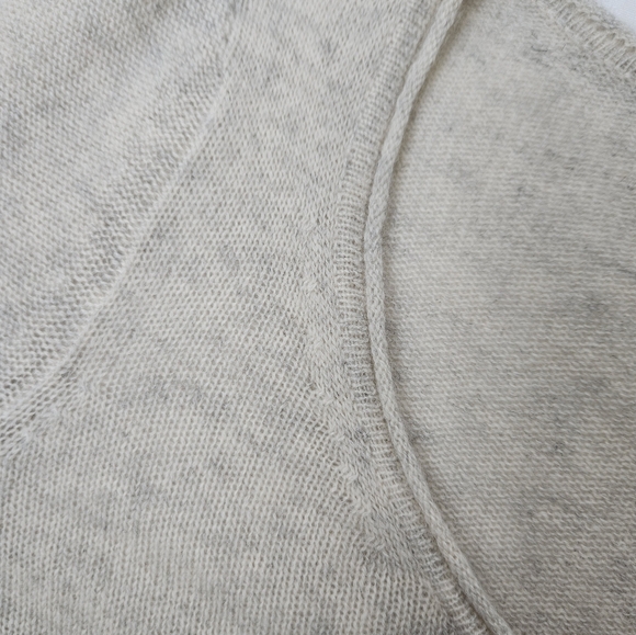 Qi Featherweight Scoopneck Cashmere Pocket Sweater in Heathered Cream Size XS - Picture 10 of 12